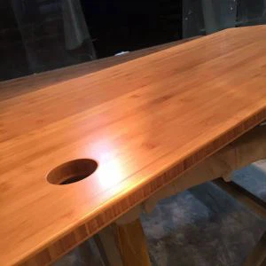 Tavolo da ufficio in bambù e panca in bambù e panca in bambù